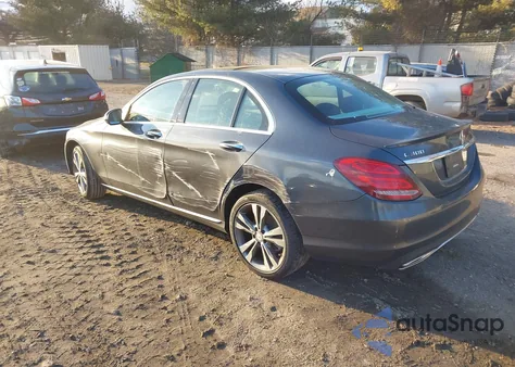 2015 Mercedes-Benz C 300 4Matic из США, поврежденный, VIN 55SWF4KB1FU066421